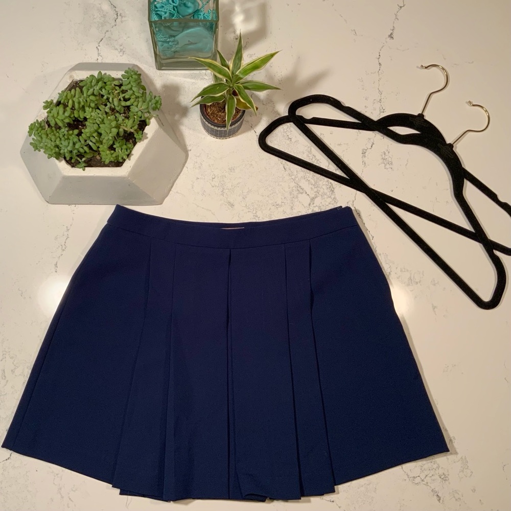 SOLD โ Forever 21 Contemporary Mini Skirt - Picture 2 of 5